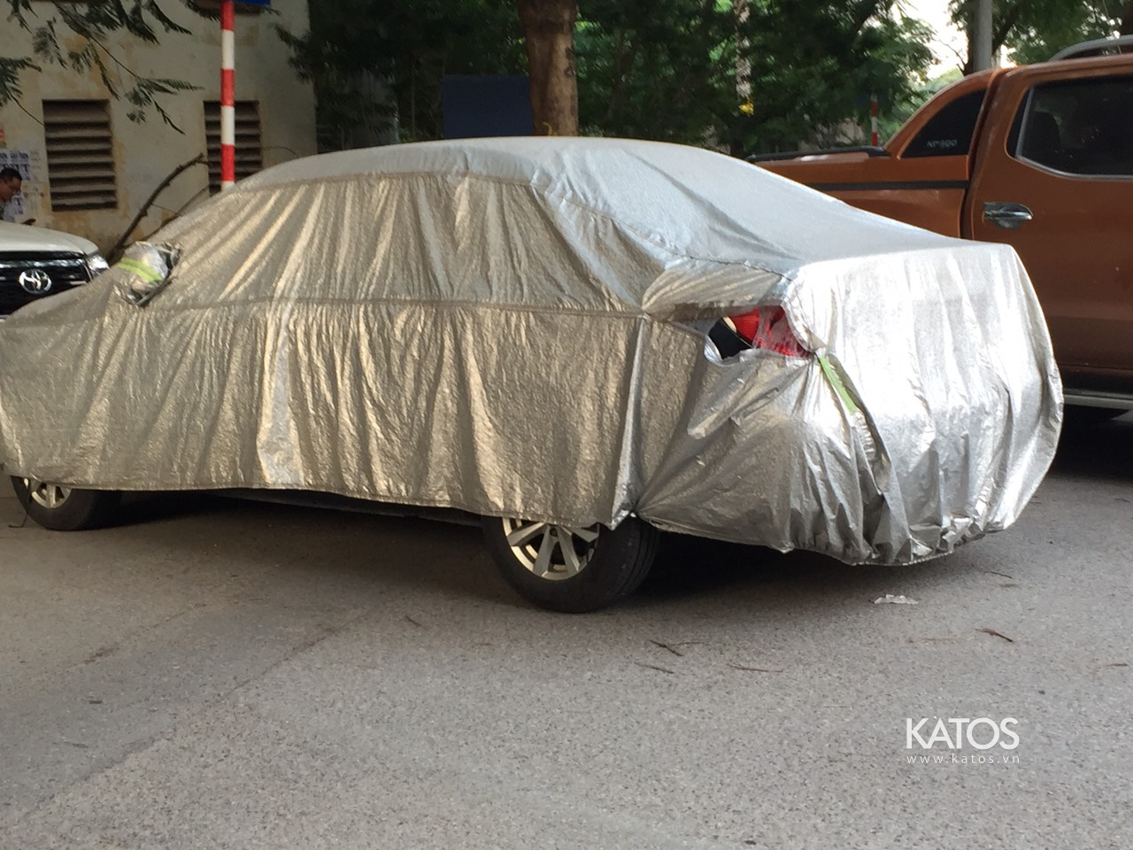 bạt phủ ô tô giá rẻ